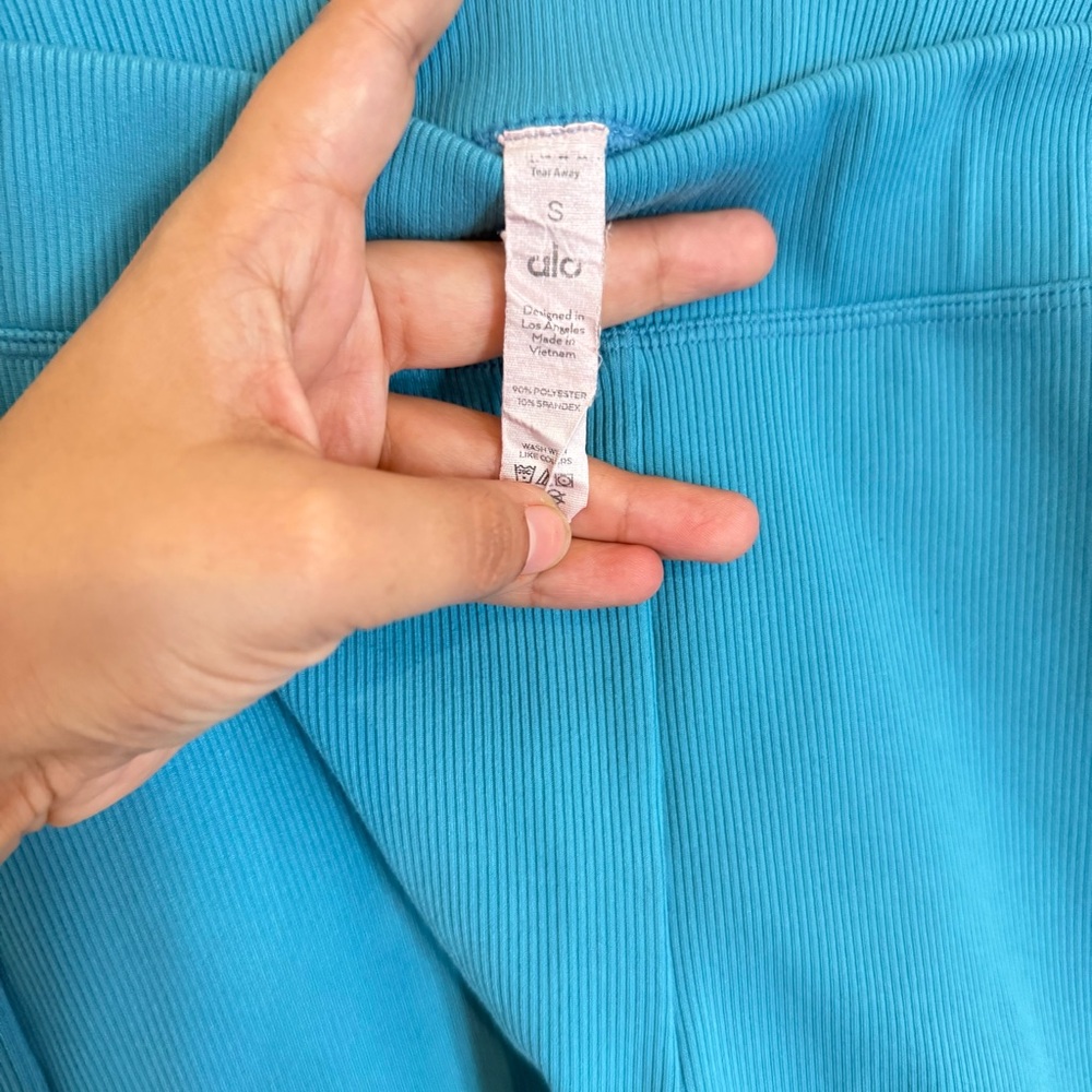 ALO yoga goddess ribbed high waist hot shorts - Picture 7 of 7